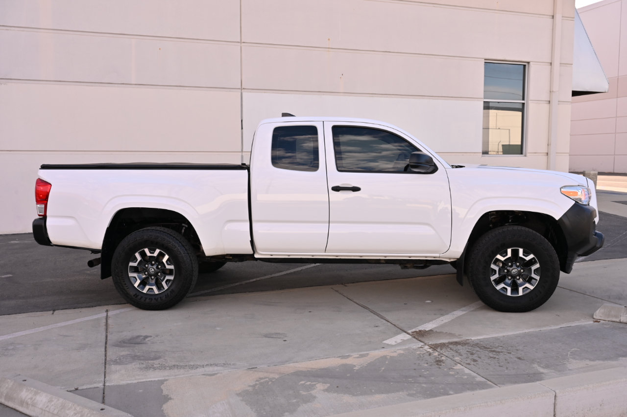 Used 2017 Toyota Tacoma SR AWD/4WD image 8