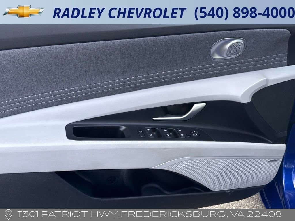 Used 2025 Hyundai Elantra Limited image 5