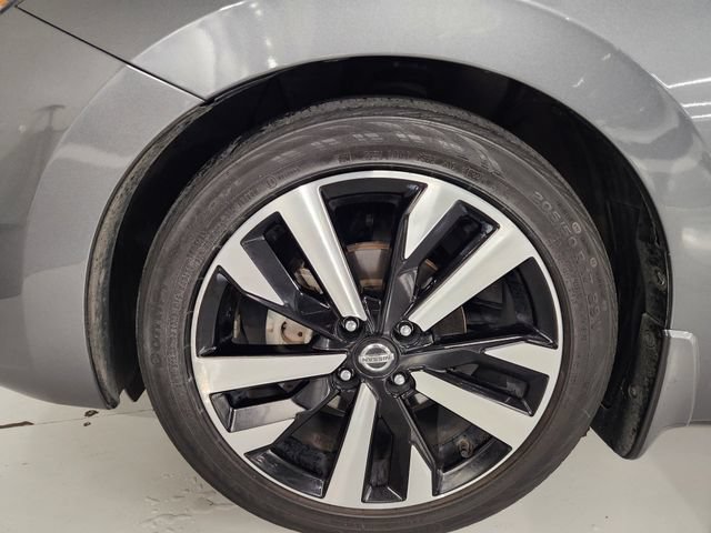 Used 2022 Nissan Versa SR w/ Convenience Package FWD image 8