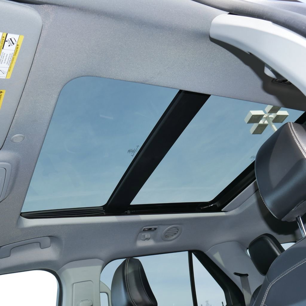 Used 2021 Ford Explorer XLT w/ Equipment Group 202A image 7