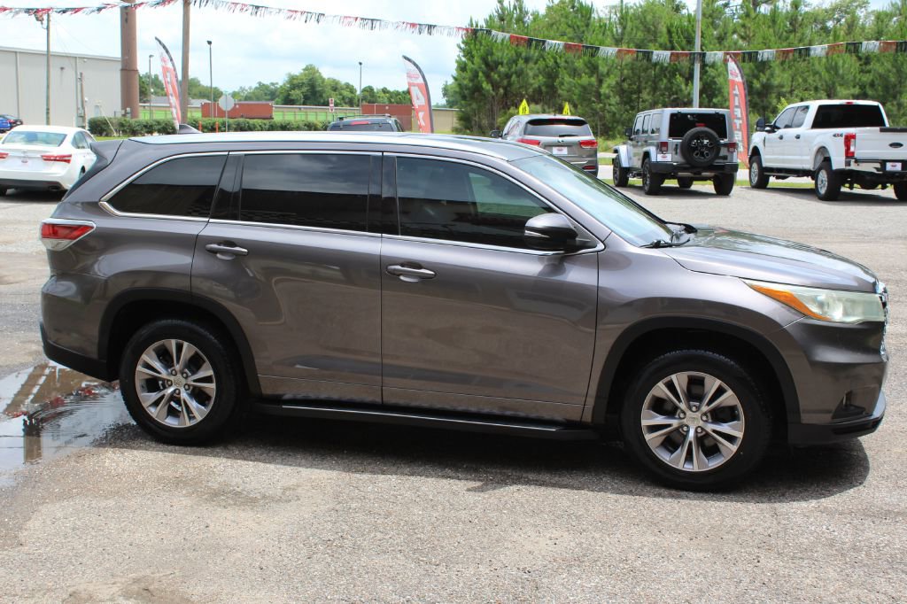 Used 2015 Toyota Highlander XLE image 11