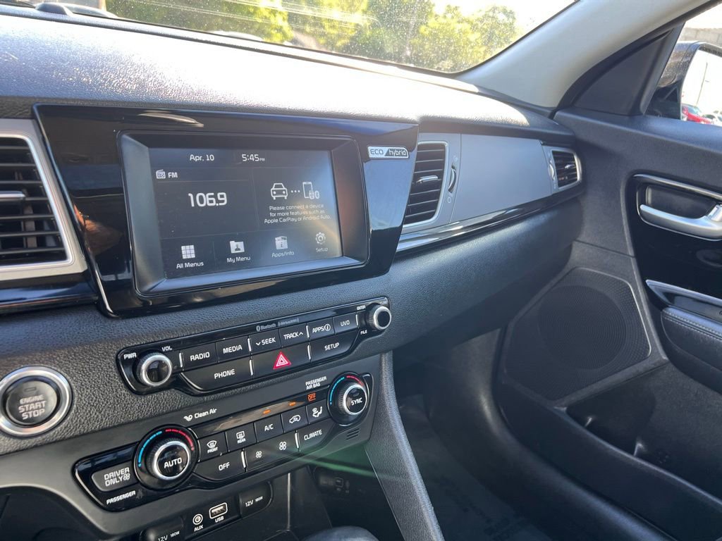 Used 2017 Kia Niro EX image 18