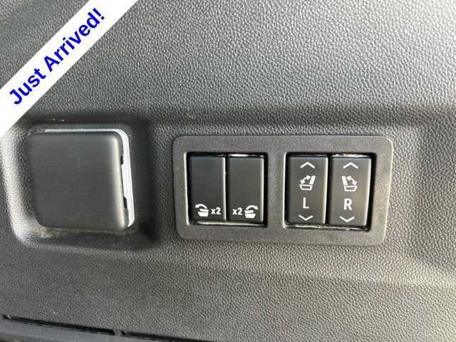 Used 2024 Chevrolet Tahoe Z71 w/ Luxury Package AWD/4WD image 32