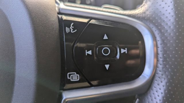 Used 2018 Volvo XC60 T6 R-Design w/ Convenience Package image 26