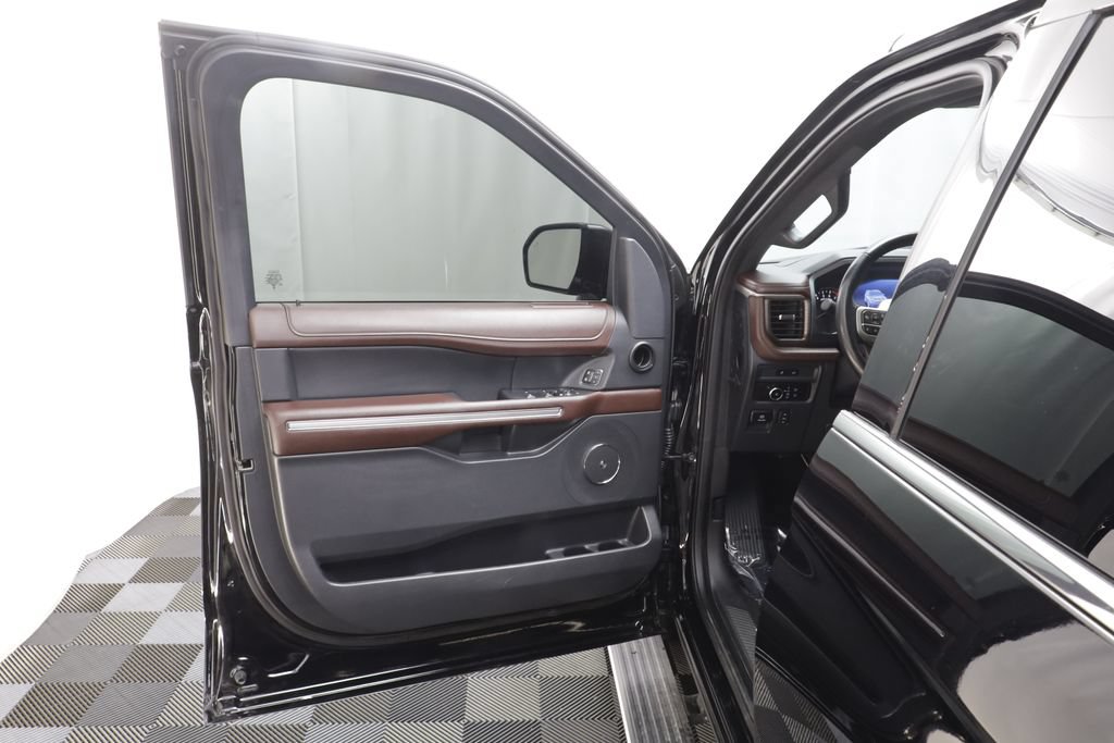 Used 2023 Ford Expedition Max Limited AWD/4WD image 5