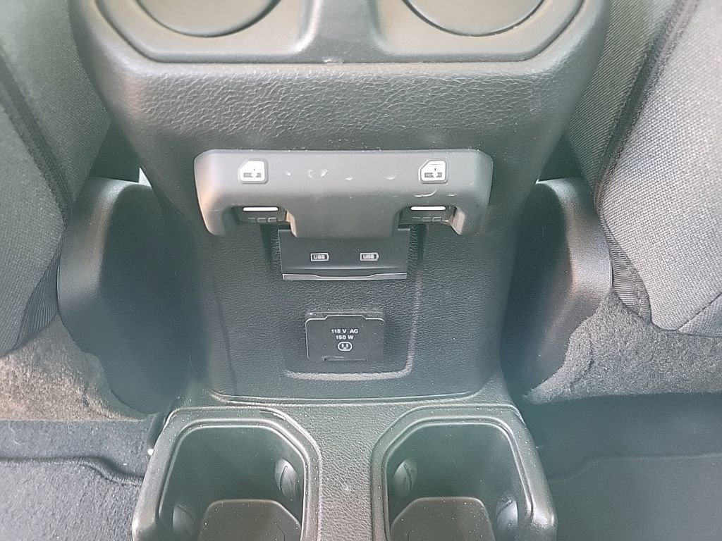 Used 2025 Jeep Wrangler Unlimited Sahara AWD/4WD image 13