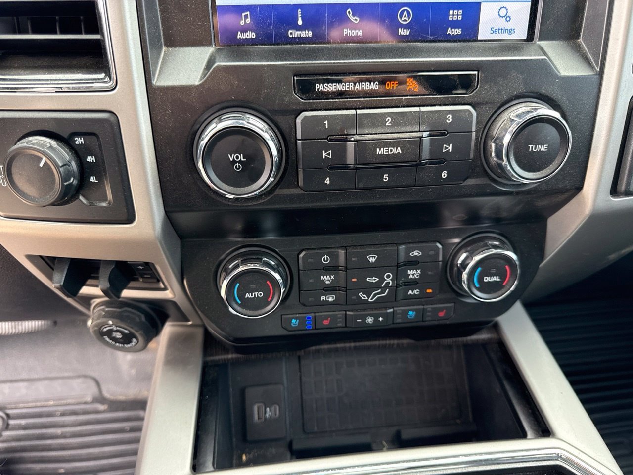 Used 2021 Ford F250 Lariat w/ Tremor Off-Road Package AWD/4WD image 25