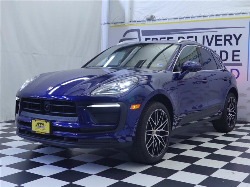 Used 2023 Porsche Macan AWD/4WD image 3