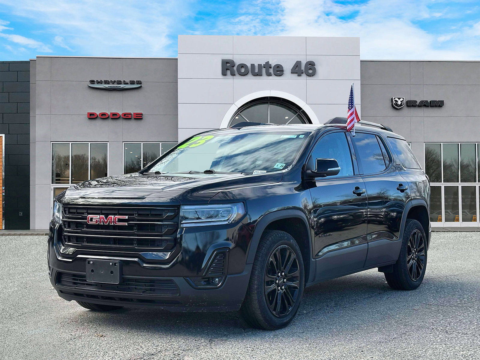 Used 2023 GMC Acadia SLT w/ Elevation Edition image 2