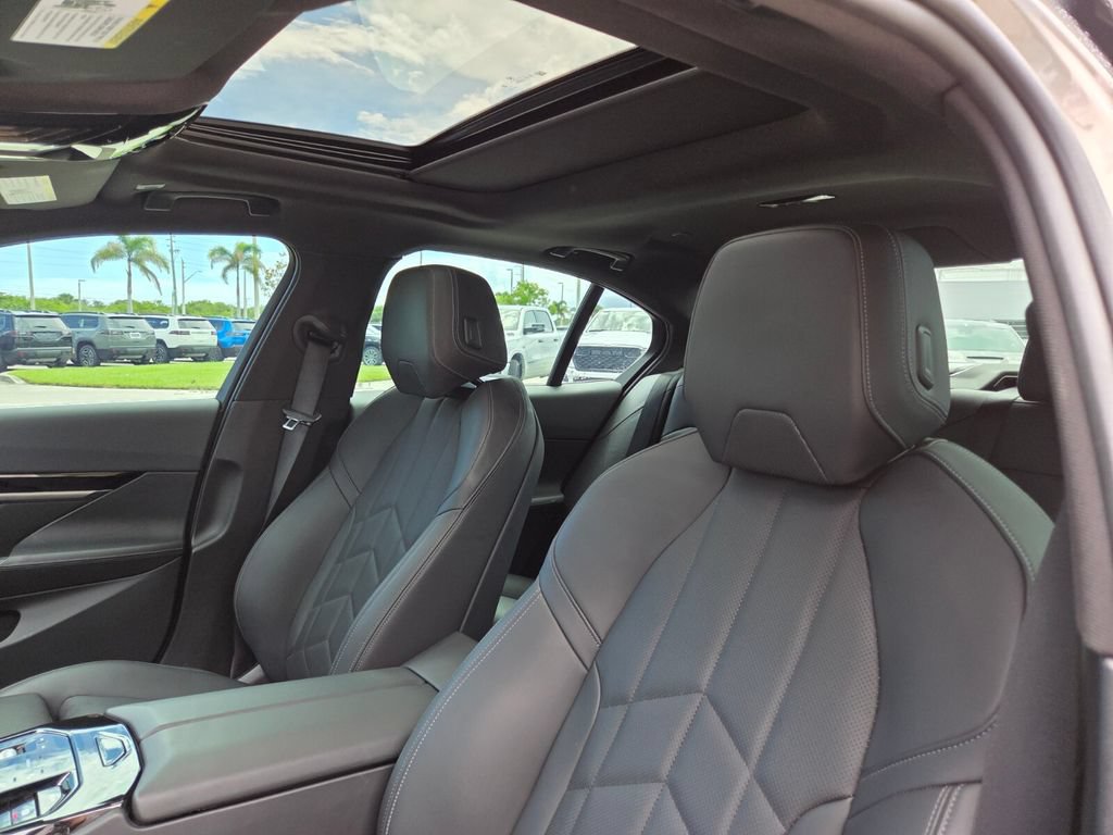 Used 2024 BMW 530i xDrive w/ Premium Package AWD/4WD image 26