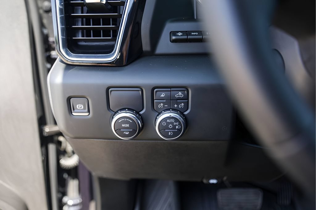 Used 2024 GMC Sierra 1500 Denali w/ Technology Package RWD image 18