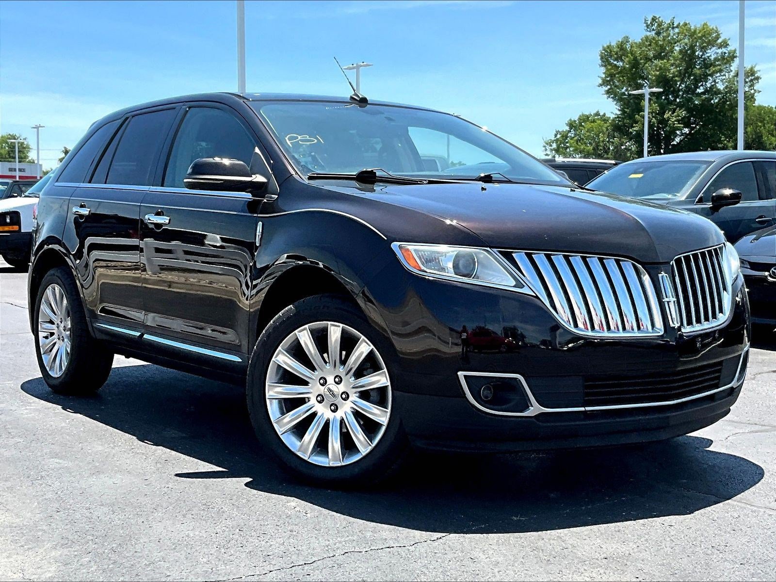 Used 2013 Lincoln MKX AWD image 3