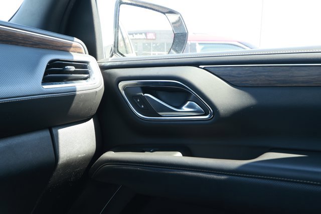 Used 2023 Chevrolet Suburban Premier image 28