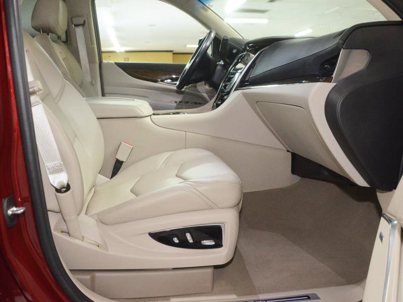 Used 2019 Cadillac Escalade Premium Luxury w/ LPO, Radiant Package AWD/4WD image 23