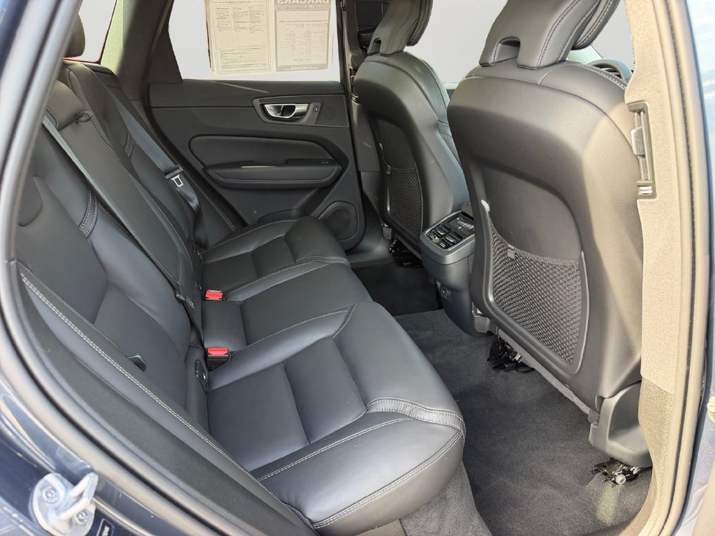 Certified 2024 Volvo XC60 B5 Ultimate w/ Protection Package Premier AWD/4WD image 9