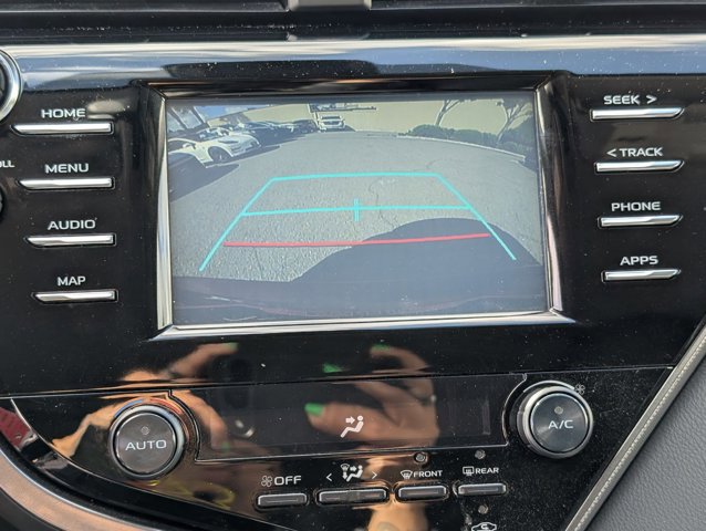 Used 2019 Toyota Camry SE FWD image 13