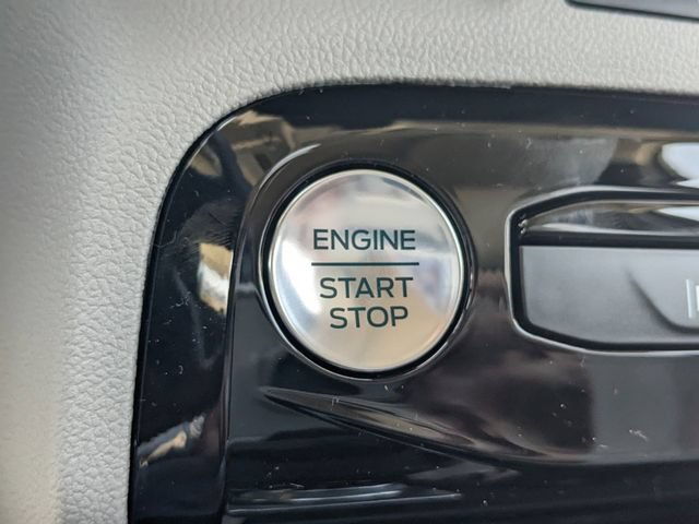 New 2025 Ford Escape SE w/ PHEV Premium Package FWD image 13