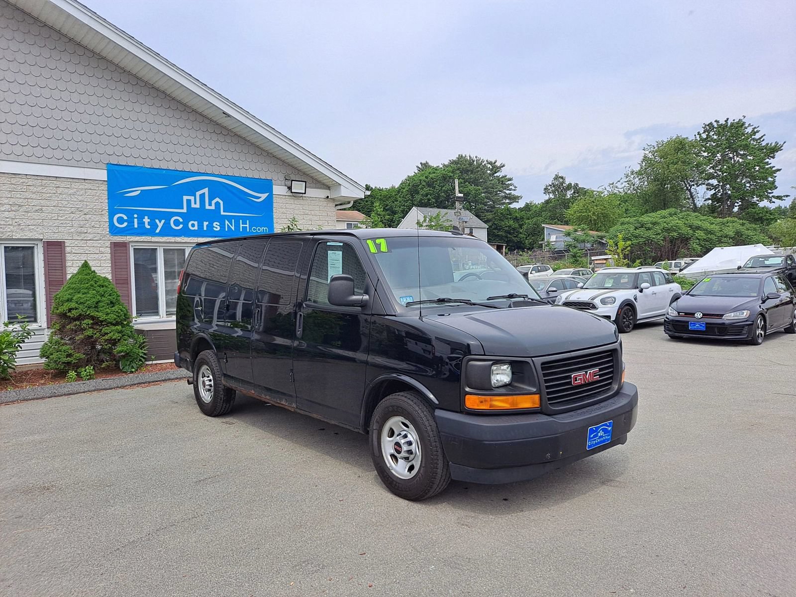 Used 2017 GMC Savana 2500 RWD image 2