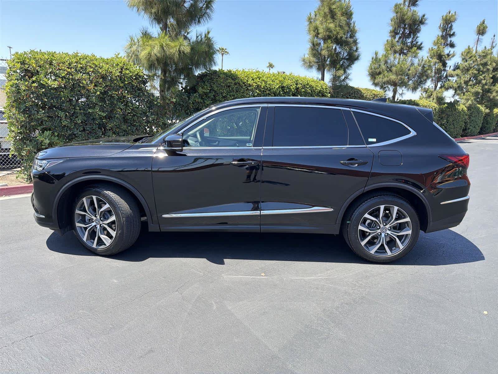 Used 2024 Acura MDX FWD w/ Technology Package image 3