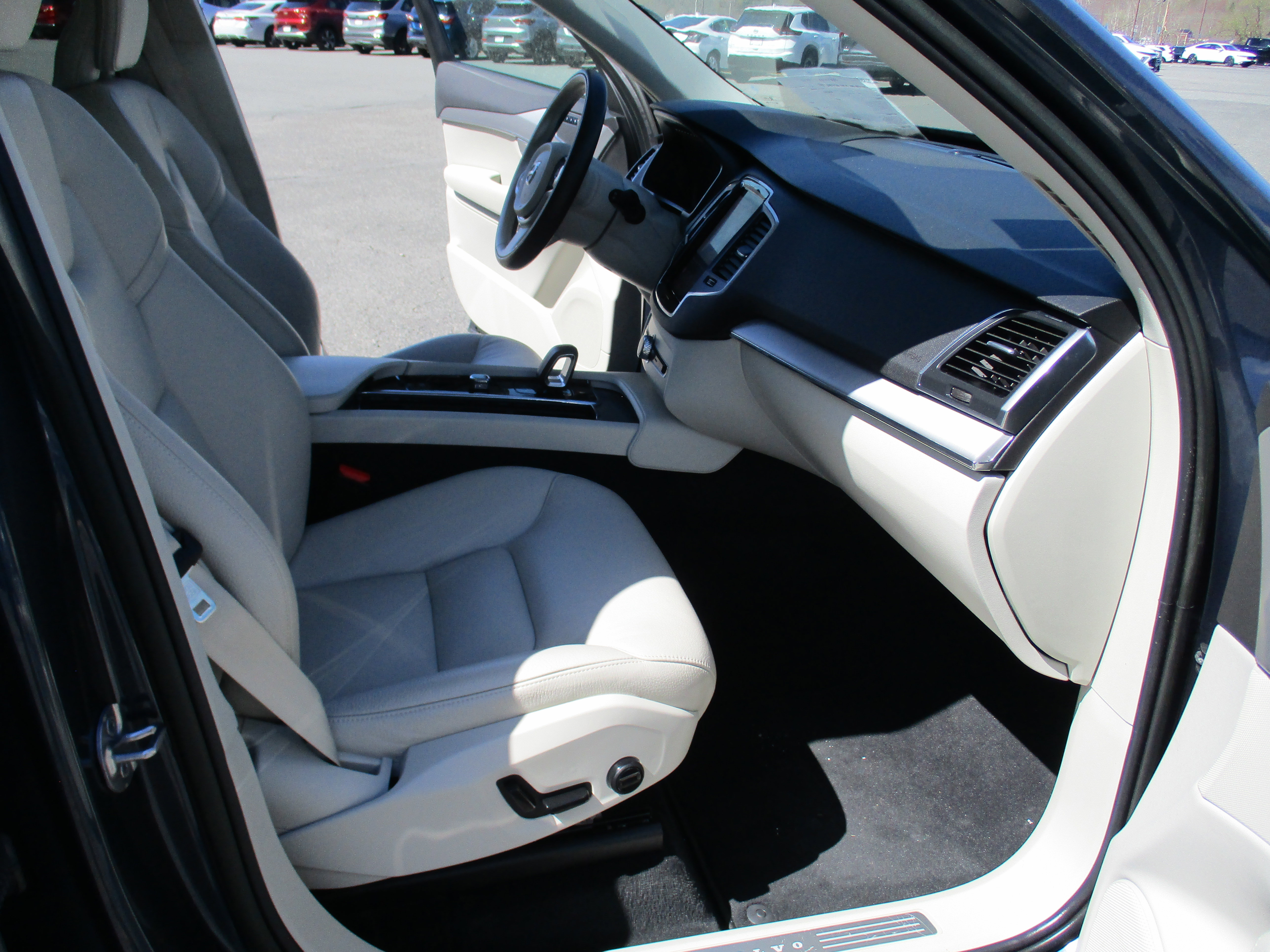 Certified 2023 Volvo XC90 B5 Core w/ Climate Package AWD/4WD image 16