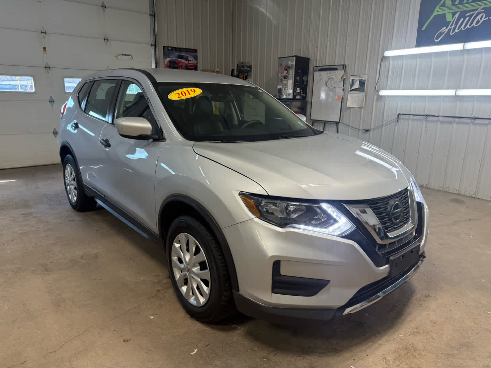Used 2019 Nissan Rogue S AWD/4WD image 2