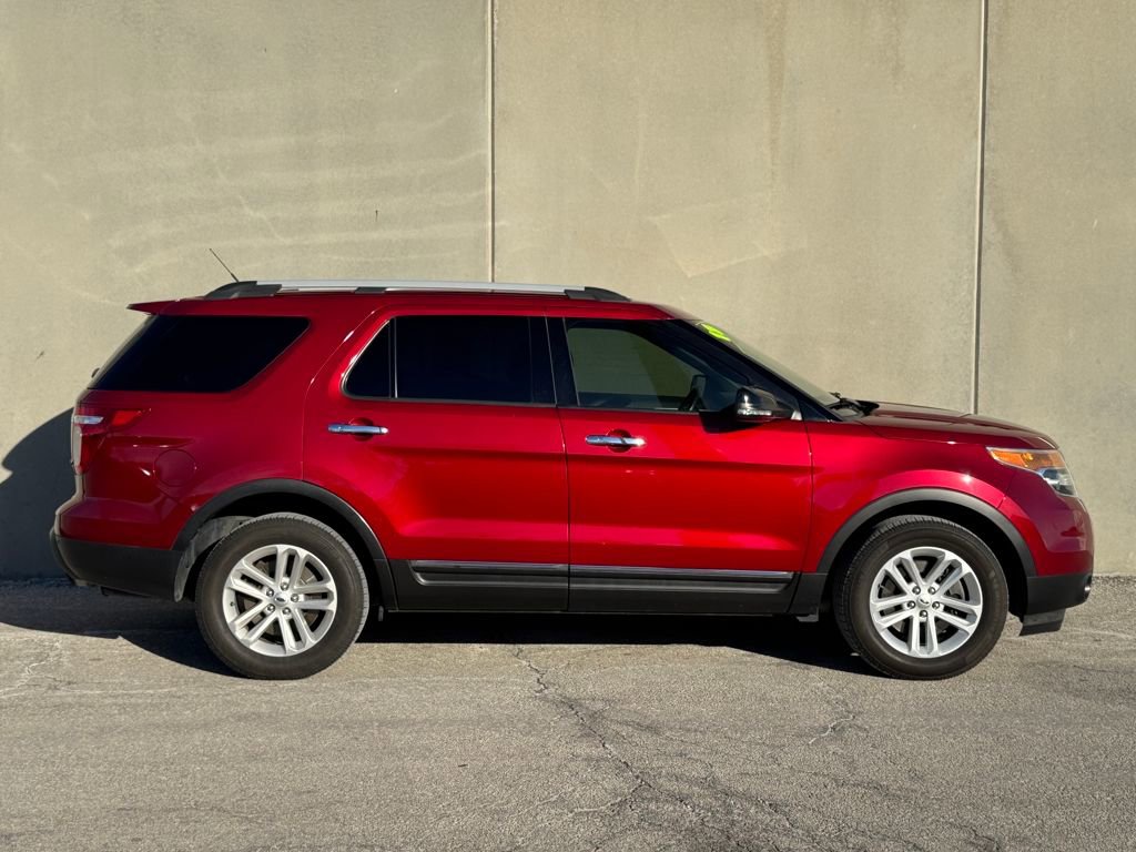Used 2015 Ford Explorer XLT w/ Equipment Group 202A image 3