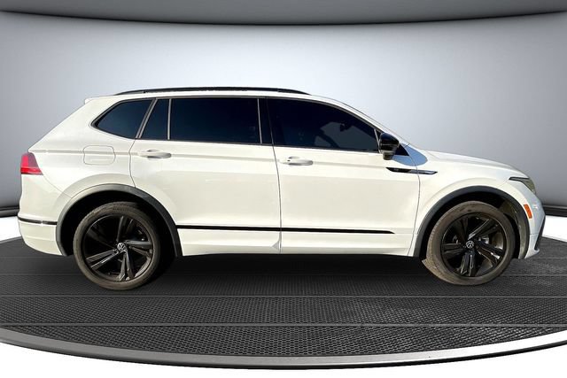Used 2023 Volkswagen Tiguan SE R-Line FWD image 4