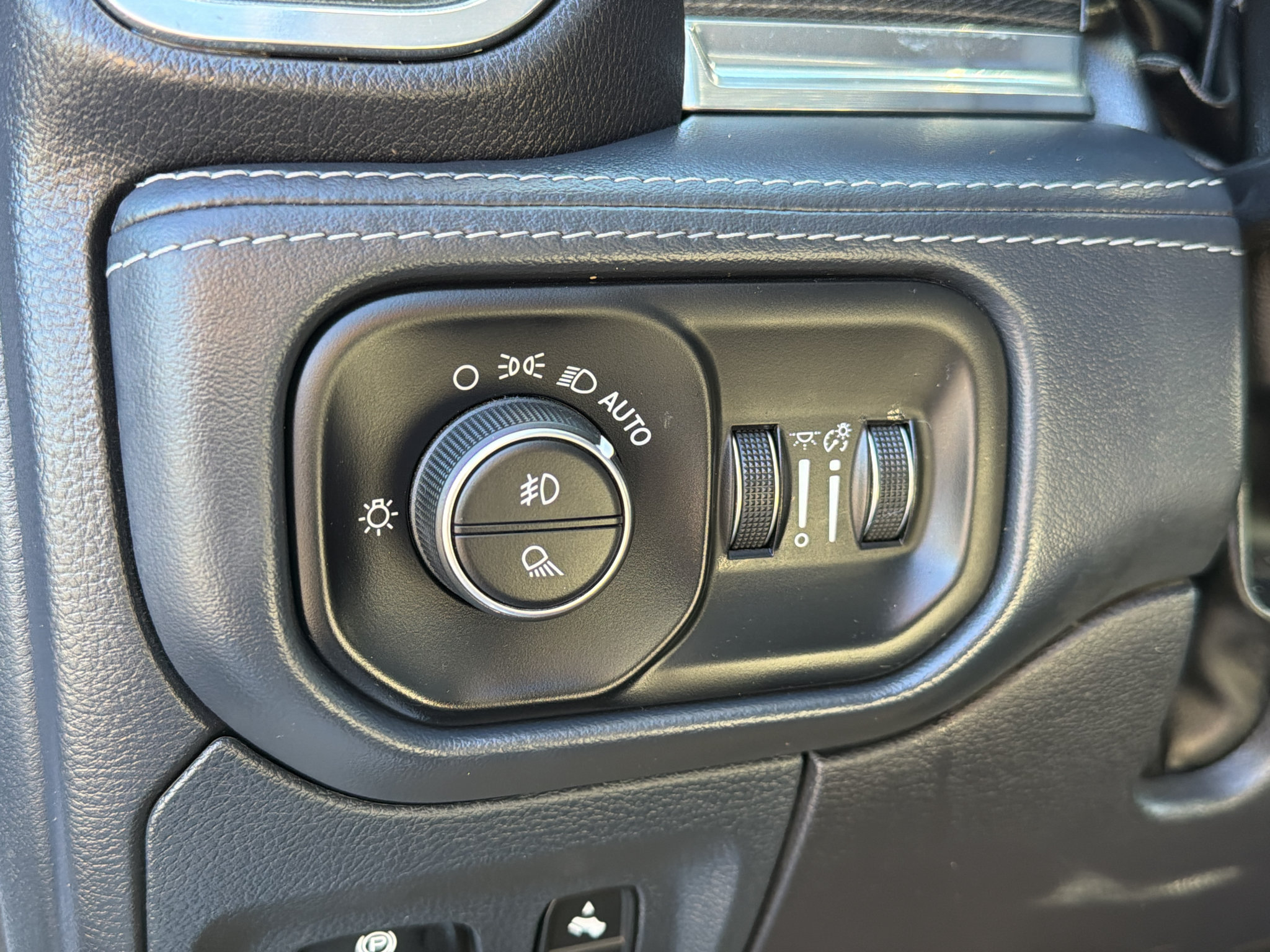 Used 2023 RAM 1500 Limited AWD/4WD image 14