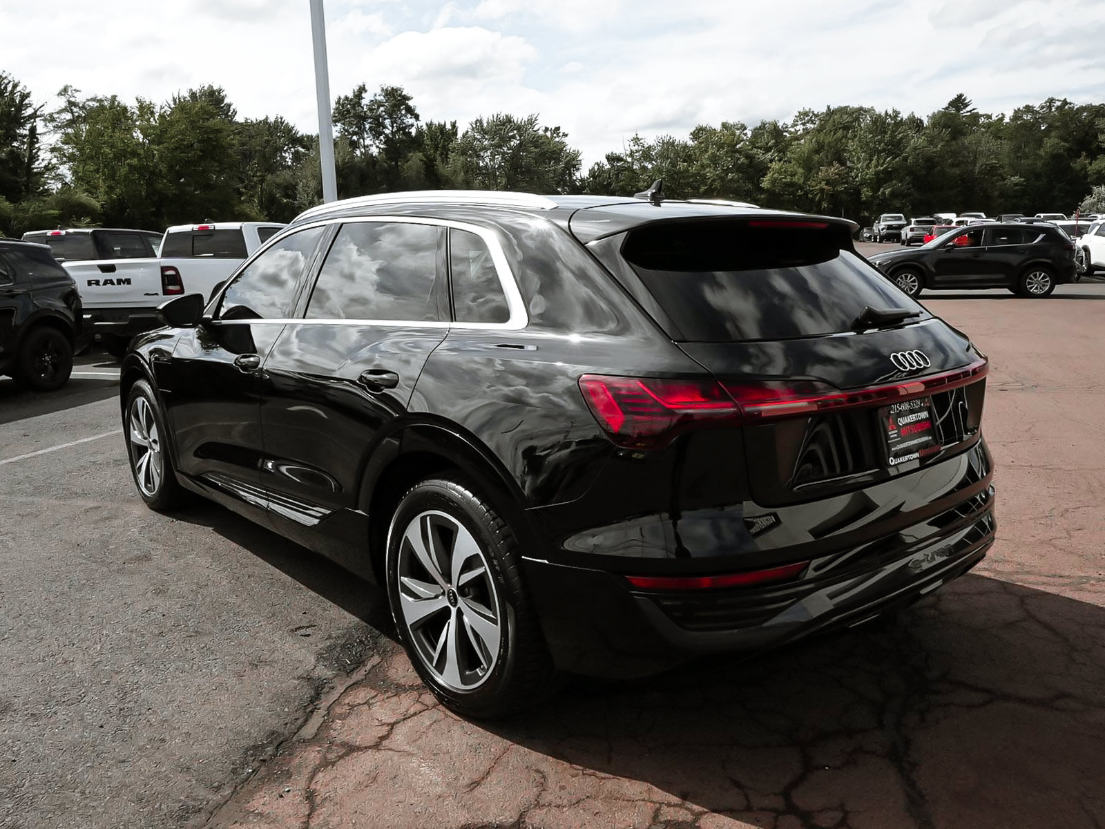 Used 2024 Audi Q8 e-tron Premium AWD/4WD image 4
