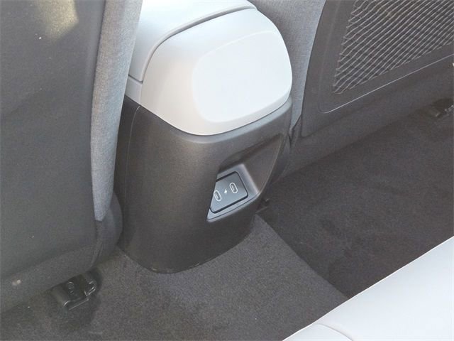 New 2025 Hyundai Elantra Limited image 16