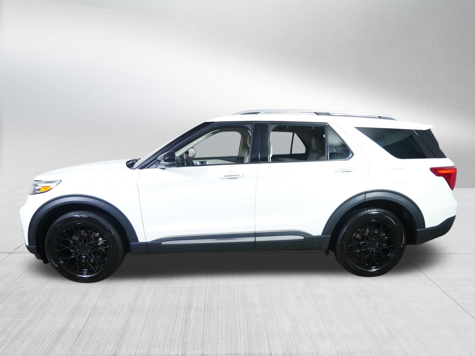Used 2022 Ford Explorer Platinum w/ Premium Technology Package AWD/4WD image 4