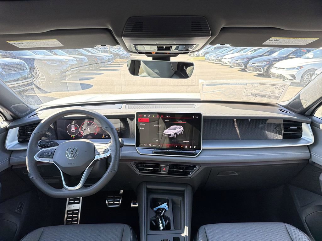 New 2026 Volkswagen Tiguan SE R-Line FWD image 21