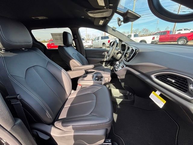 New 2026 Chrysler Voyager LX image 7