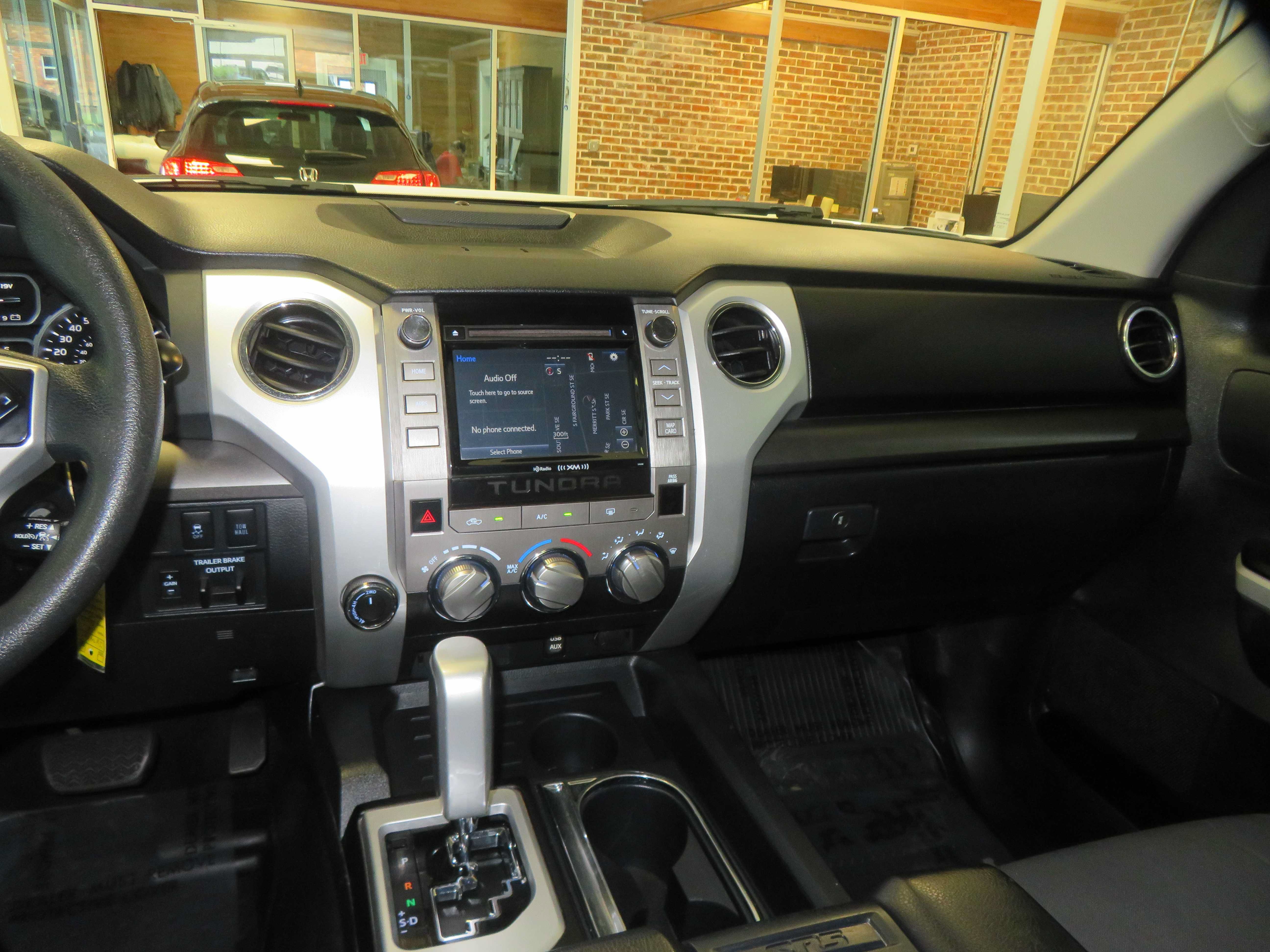 Used 2018 Toyota Tundra SR5 w/ SR5 Upgrade Package AWD/4WD image 37
