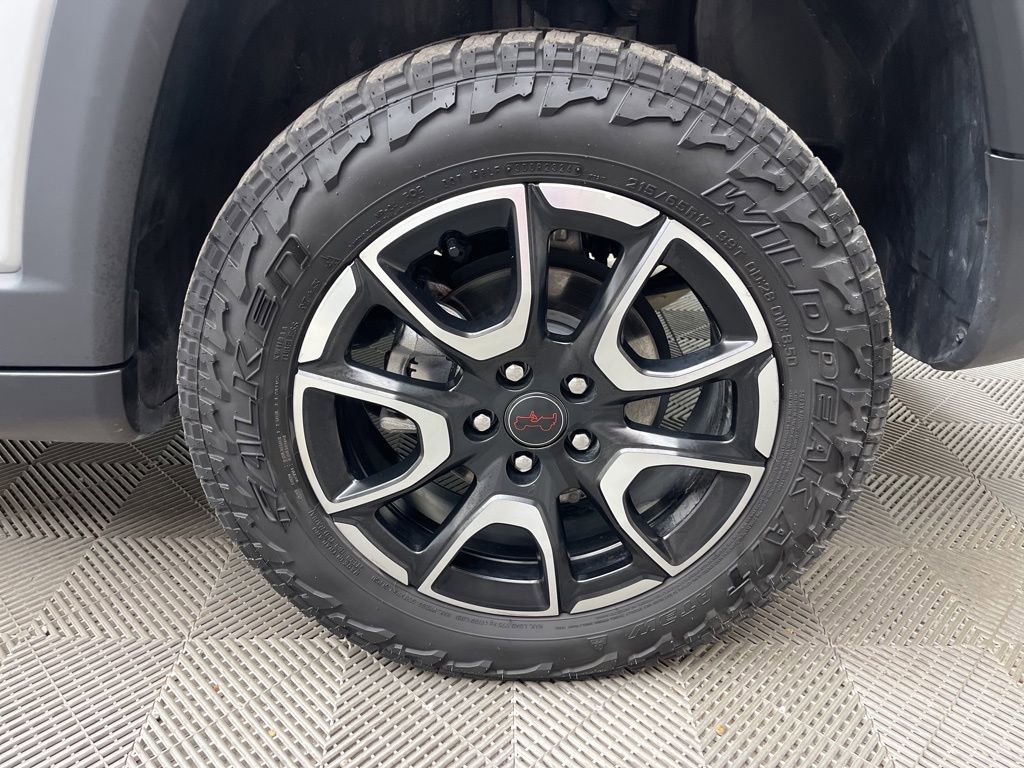Used 2025 Jeep Compass Trailhawk AWD/4WD image 30