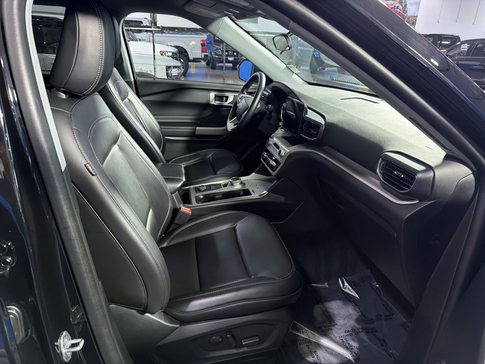 Used 2023 Ford Explorer XLT w/ Equipment Group 202A AWD/4WD image 27