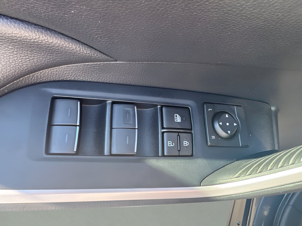 Used 2023 Toyota RAV4 XLE AWD/4WD image 24
