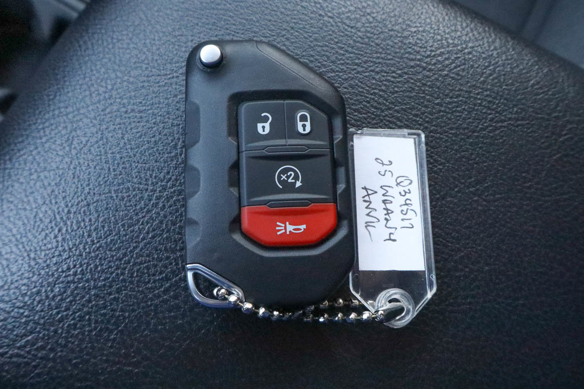 Used 2025 Jeep Wrangler Willys AWD/4WD image 33