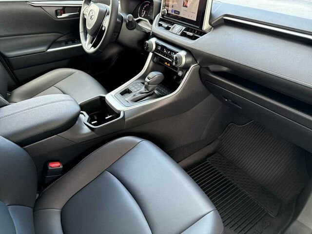 Used 2025 Toyota RAV4 XLE Premium image 20