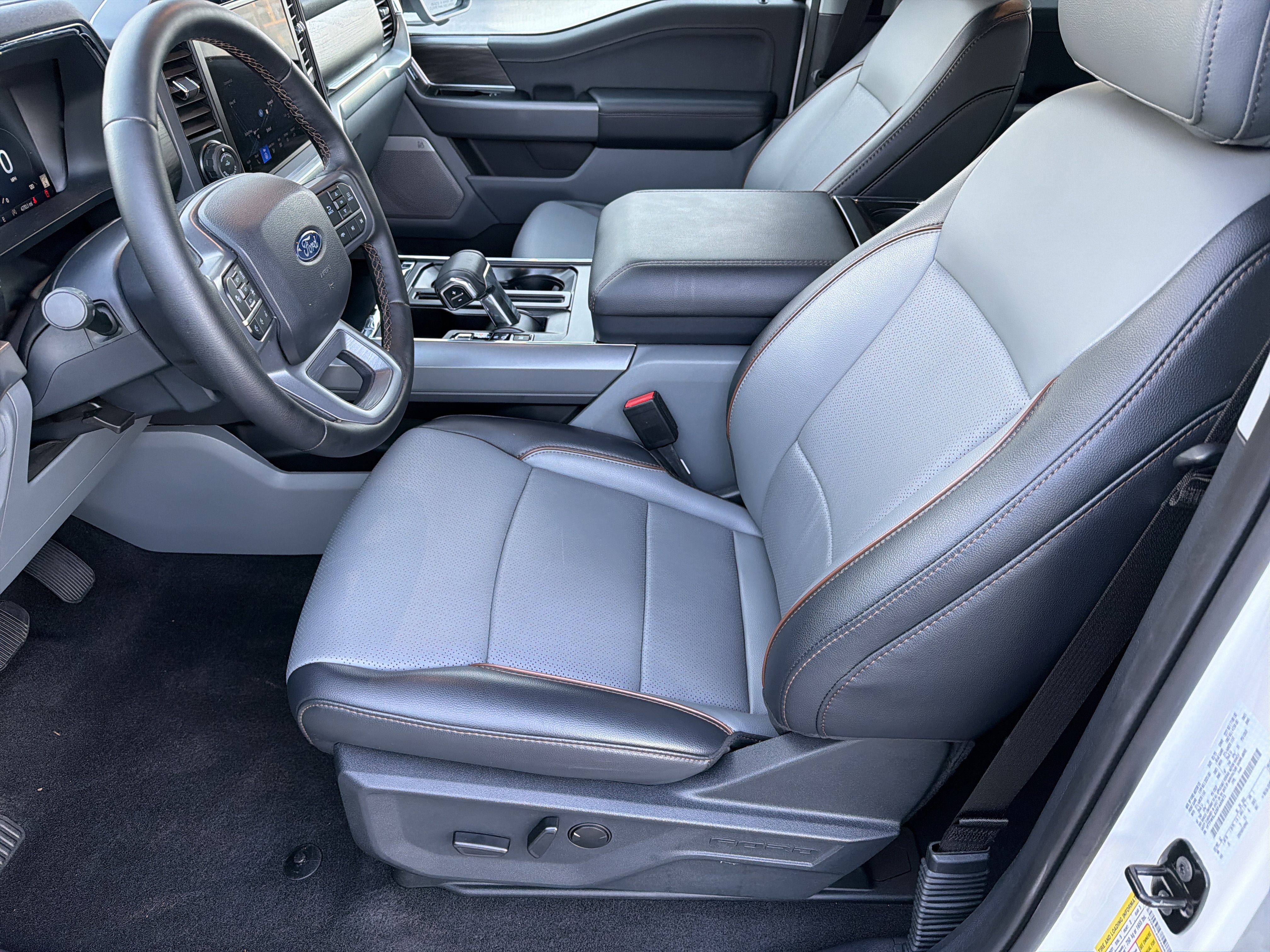 Used 2025 Ford F150 Lariat w/ Equipment Group 501A Mid image 10