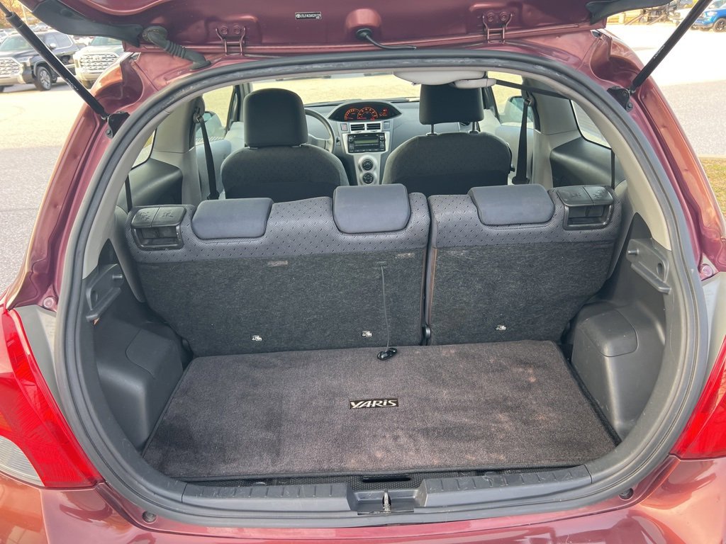 Used 2010 Toyota Yaris 2-Door Hatchback image 39