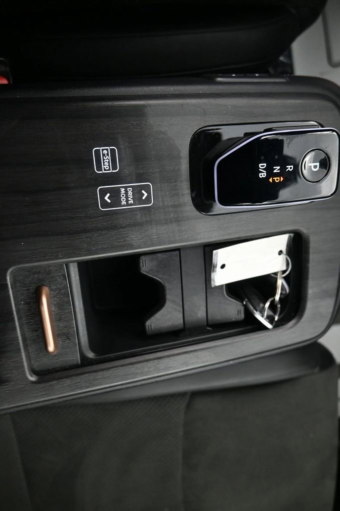 Used 2023 Nissan Ariya FWD image 16