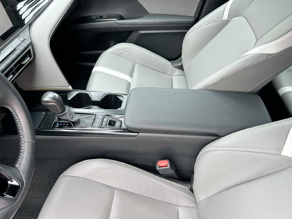 Used 2025 Toyota Camry SE FWD image 29