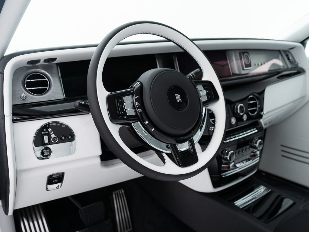 Certified 2026 Rolls-Royce Phantom Sedan w/ Leather Finishing Pack RWD image 15