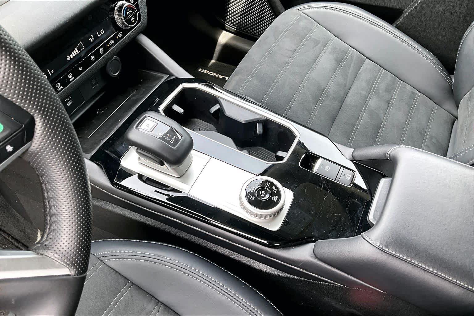 Used 2025 Mitsubishi Outlander SE AWD/4WD image 17