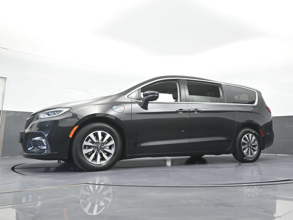 Used 2023 Chrysler Pacifica Touring-L FWD image 56