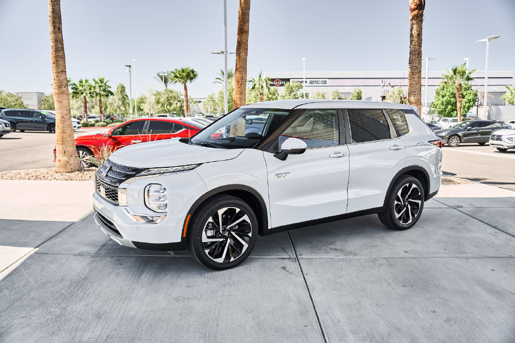 Used 2024 Mitsubishi Outlander SE AWD/4WD image 5