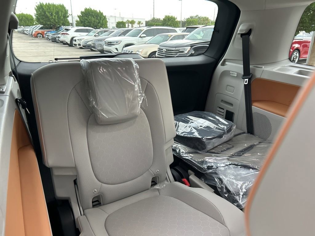 New 2025 Volkswagen ID. Buzz Pro S Plus image 40