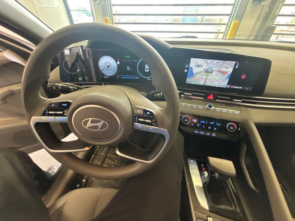 Used 2024 Hyundai Elantra SEL FWD image 4