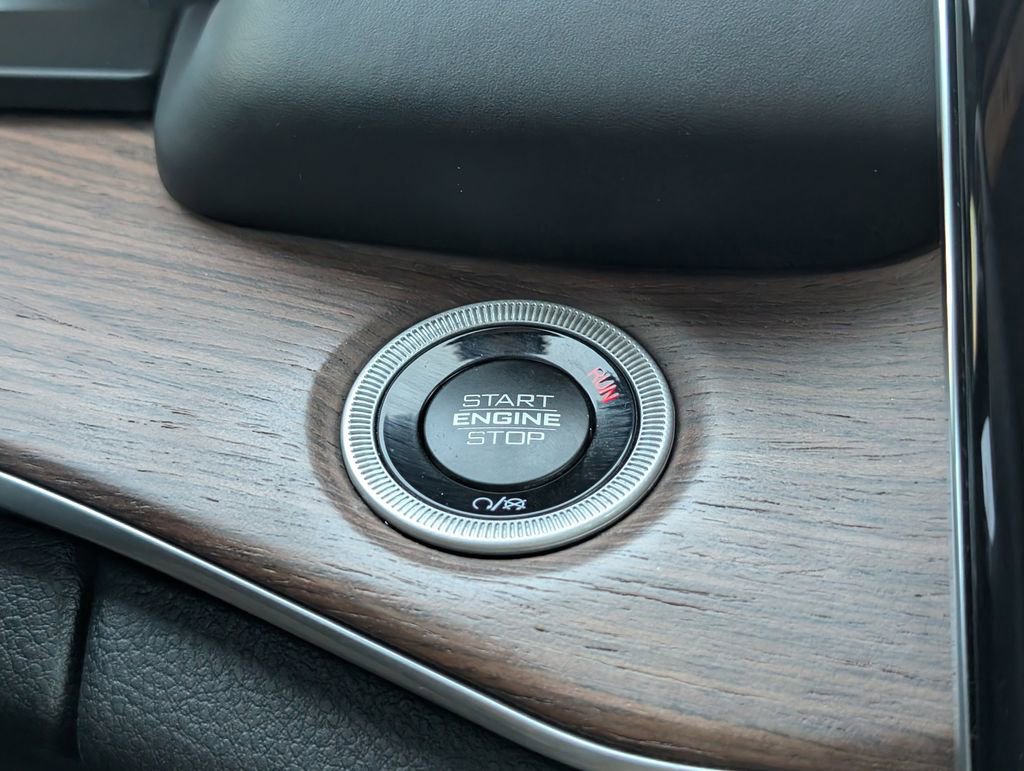 Used 2023 Jeep Grand Cherokee Summit w/ Luxury Tech Group V image 21